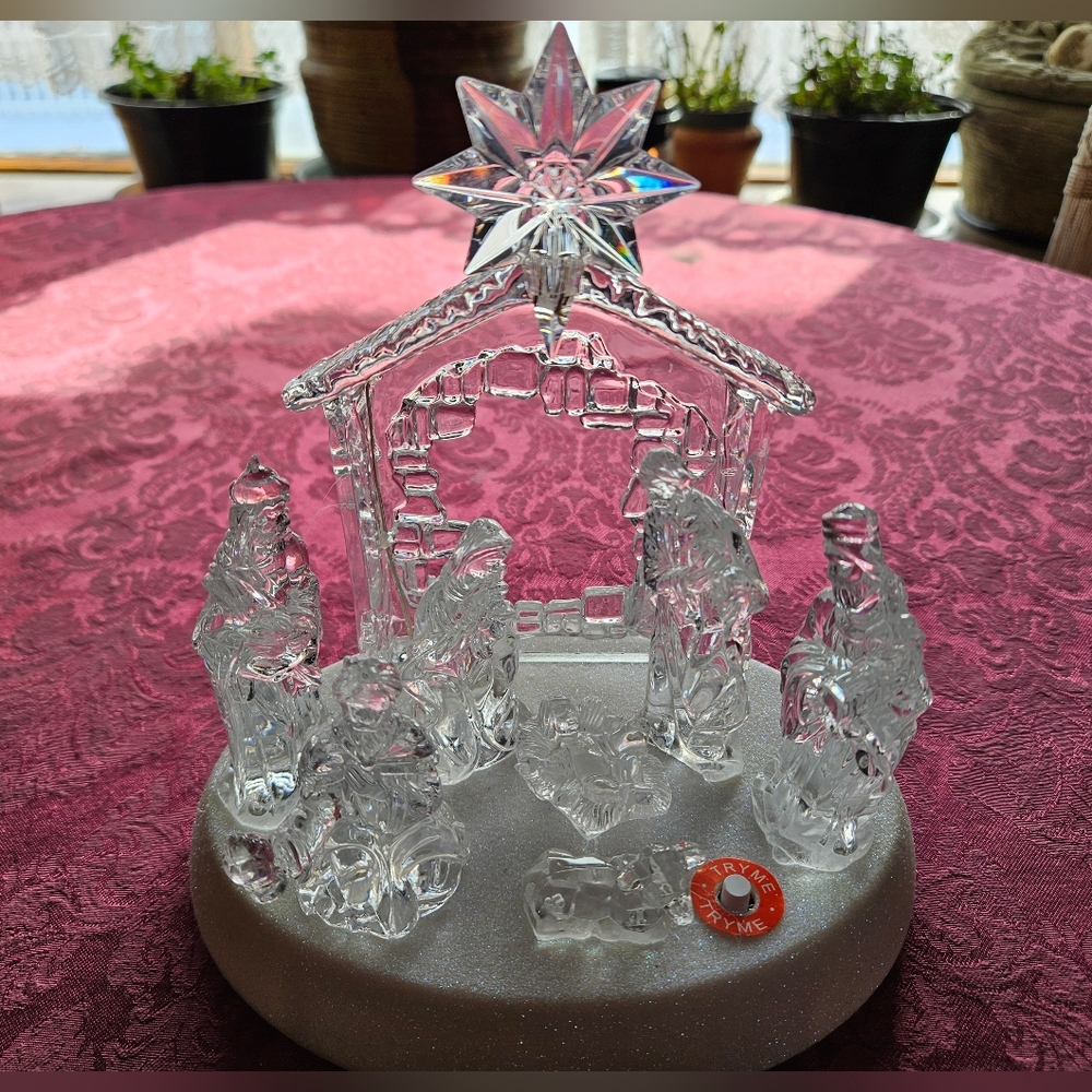 Christmas Light up Nativity scene with music - Picture 4 of 6